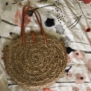 Round tote bag